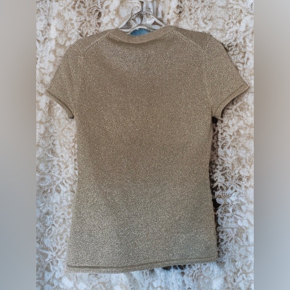 NWT Theory Gold Metallic Short Sleeve Slim Crew Neck Top Women’s Size P - Picture 4 of 8